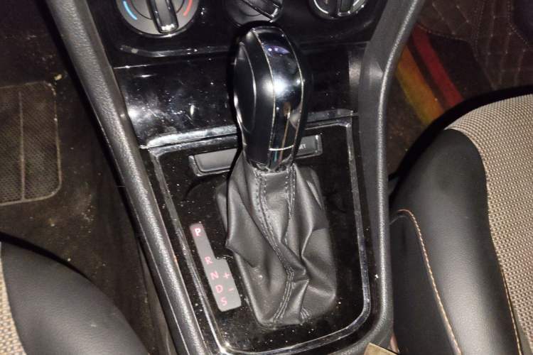 Used Volkswagen C-TREK 2017 1.6L Automatic Comfort Model Gear Lever
