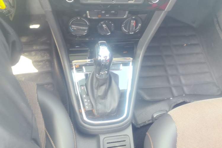 Used Volkswagen C-TREK 2017 1.6L Automatic Comfort Model Gear Lever
