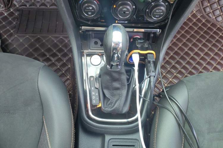 Used Volkswagen C-TREK 2017 1.6L Automatic Luxury Model Gear Lever