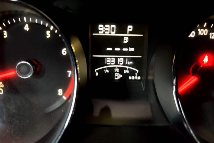 Used Volkswagen C-TREK 2017 230TSI DSG Luxury Model Odometer Close Up