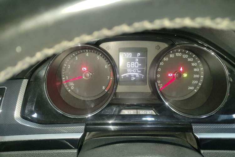Used Volkswagen C-TREK 2017 230TSI DSG Comfort Version Odometer Close Up