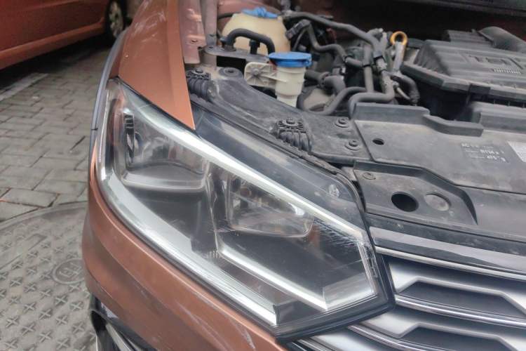 Used Volkswagen C-TREK 2017 230TSI DSG Comfort Version Right Front Headlight