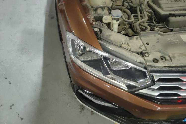 Used Volkswagen C-TREK 2017 230TSI DSG Comfort Version Right Front Headlight