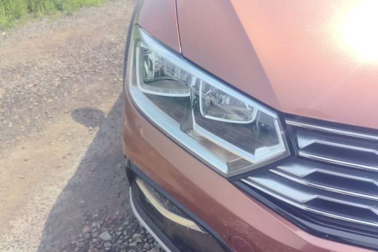 Used Volkswagen C-TREK 2017 1.6L Automatic Comfort Model Right Front Headlight