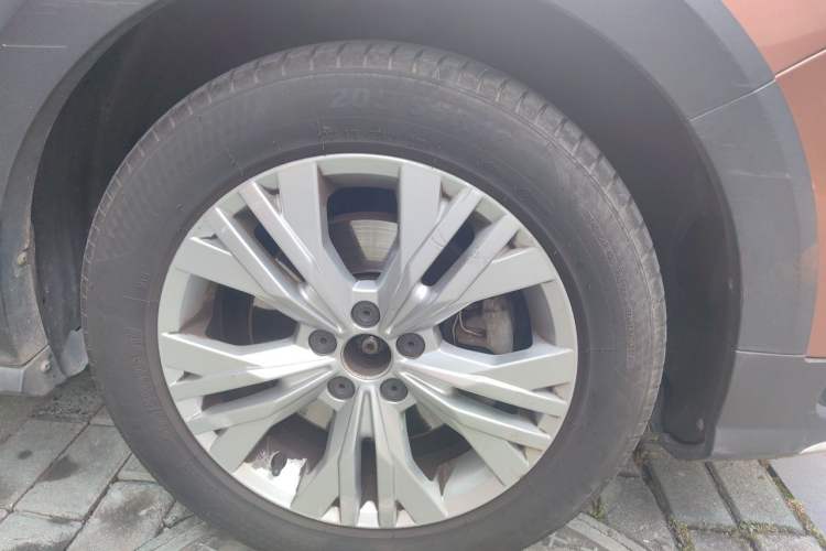 Used Volkswagen C-TREK 2017 230TSI DSG Comfort Version Right Front Wheel Hub