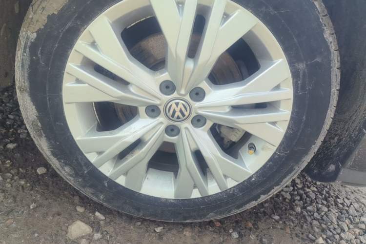 Used Volkswagen C-TREK 2017 1.6L Automatic Comfort Model Right Front Wheel Hub