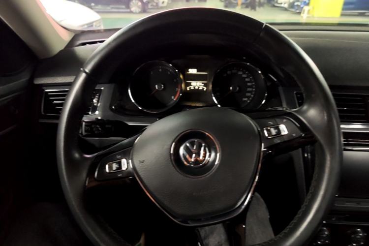 Used Volkswagen C-TREK 2017 230TSI DSG Luxury Model Steering Wheel