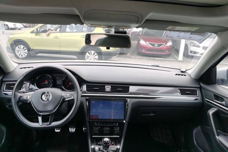 Used Volkswagen C-TREK 2017 1.6L Manual Luxury Model Center Console