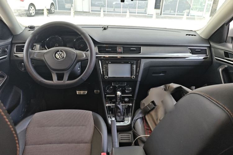 Used Volkswagen C-TREK 2017 1.6L Automatic Comfort Model Center Console