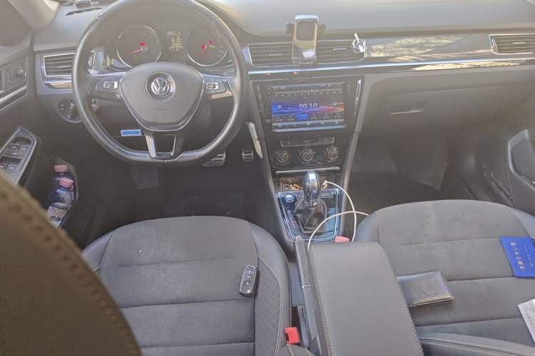 Used Volkswagen C-TREK 2017 1.6L Automatic Luxury Model Center Console