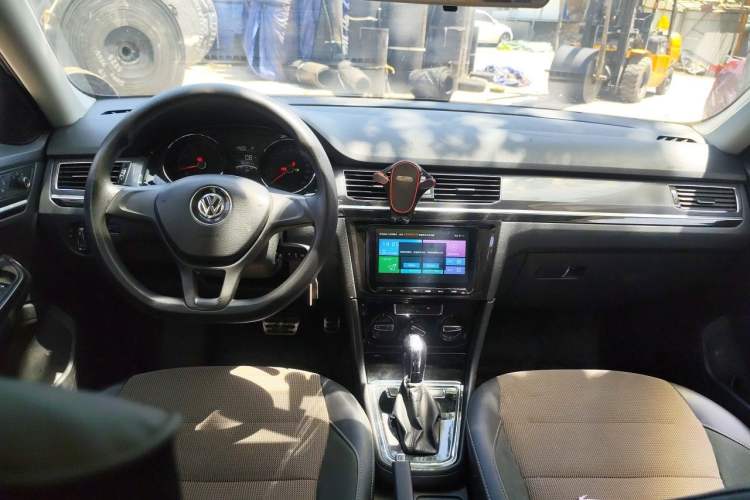 Used Volkswagen C-TREK 2017 1.6L Automatic Comfort Model Center Console