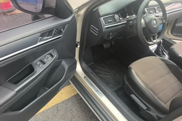 Used Volkswagen C-TREK 2017 1.6L Automatic Comfort Model Driver Seat