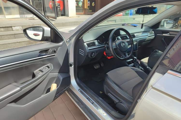 Used Volkswagen C-TREK 2017 1.6L Automatic Comfort Model Driver Seat