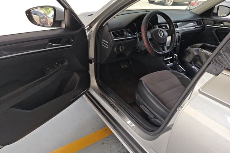 Used Volkswagen C-TREK 2017 1.6L Automatic Comfort Model Driver Seat