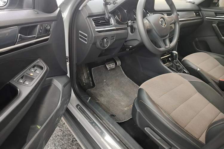 Used Volkswagen C-TREK 2017 1.6L Automatic Comfort Model Driver Seat