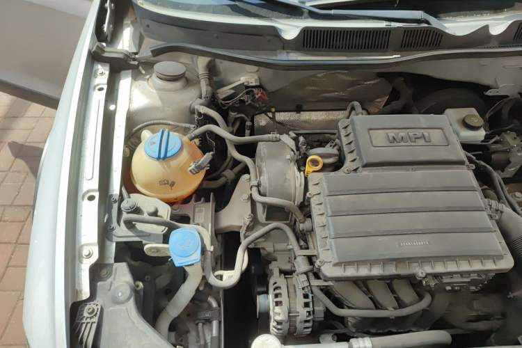 Used Volkswagen C-TREK 2017 1.6L Automatic Comfort Model Engine Bay Right