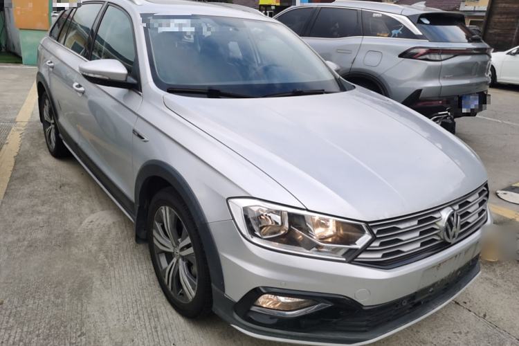 Used Volkswagen C-TREK 2017 1.6L Manual Luxury Model Front Right 45 Deg