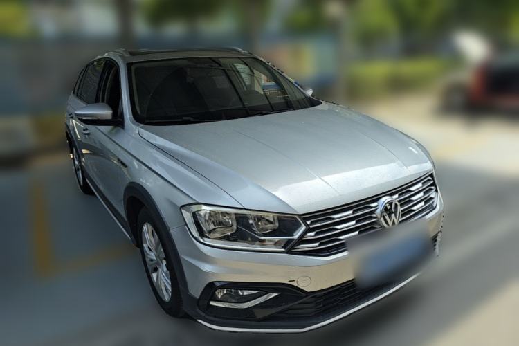 Used Volkswagen C-TREK 2017 1.6L Automatic Comfort Model Front Right 45 Deg