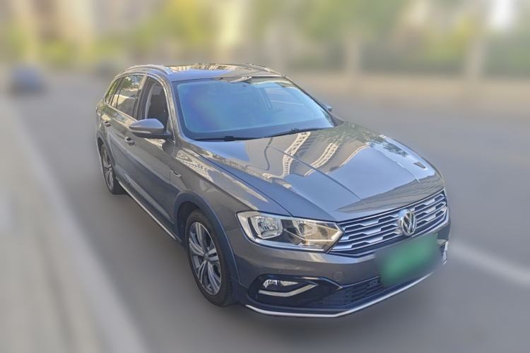 Used Volkswagen C-TREK 2017 1.6L Automatic Luxury Model Front Right 45 Deg