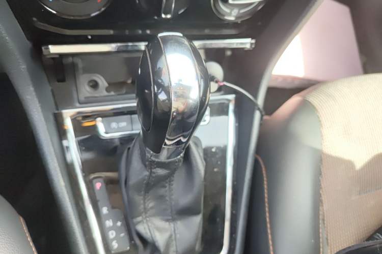 Used Volkswagen C-TREK 2017 1.6L Automatic Comfort Model Gear Lever