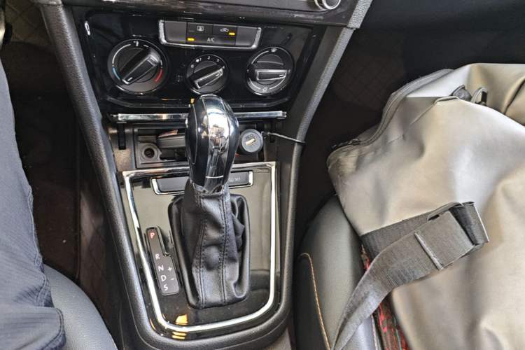 Used Volkswagen C-TREK 2017 1.6L Automatic Comfort Model Gear Lever