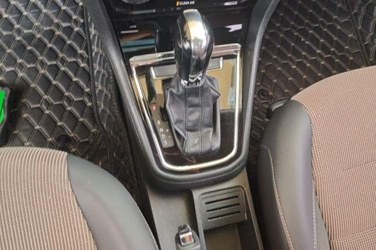 Used Volkswagen C-TREK 2017 1.6L Automatic Comfort Model Gear Lever