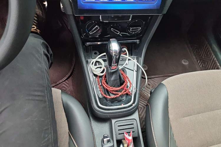 Used Volkswagen C-TREK 2017 1.6L Automatic Comfort Model Gear Lever