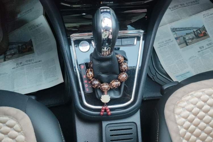Used Volkswagen C-TREK 2017 230TSI DSG Luxury Model Gear Lever