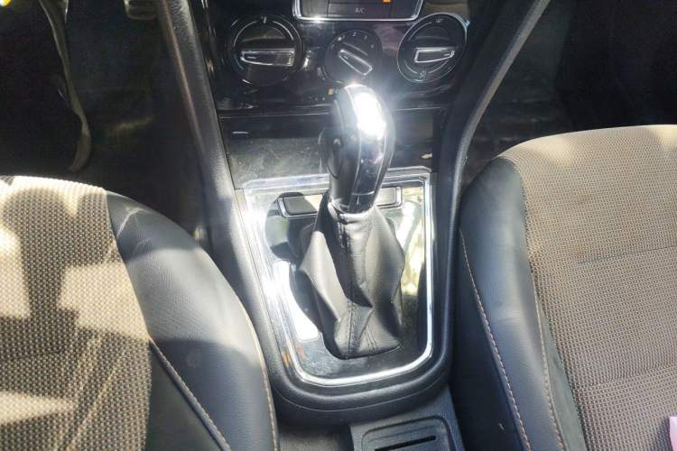 Used Volkswagen C-TREK 2017 1.6L Automatic Comfort Model Gear Lever