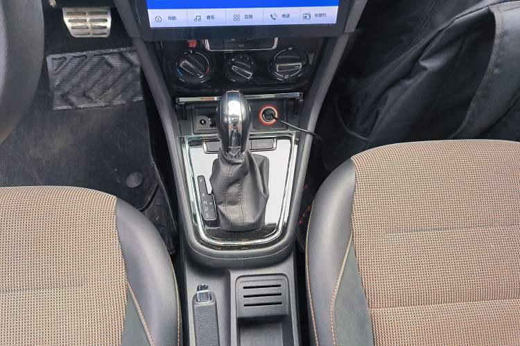 Used Volkswagen C-TREK 2017 1.6L Automatic Comfort Model Gear Lever