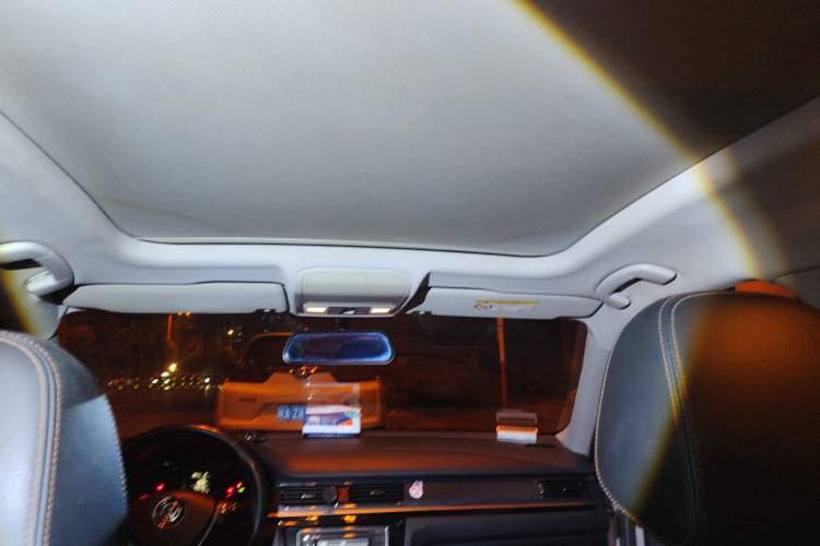 Used Volkswagen C-TREK 2017 230TSI DSG Luxury Model Headliner
