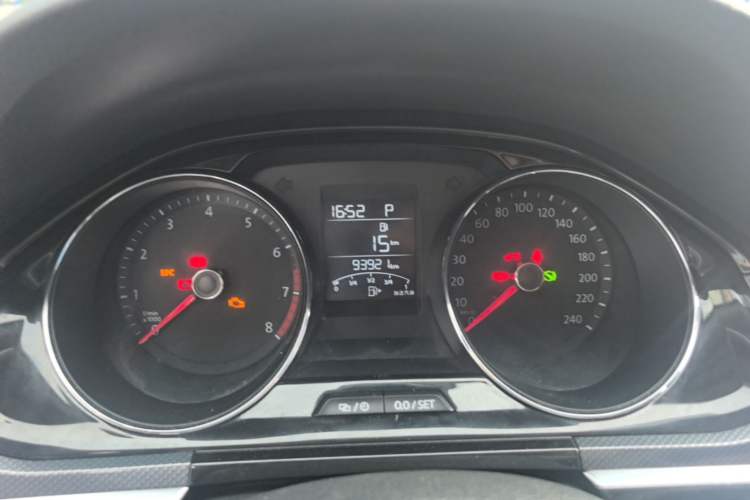 Used Volkswagen C-TREK 2017 1.6L Automatic Comfort Model Instrument Cluster