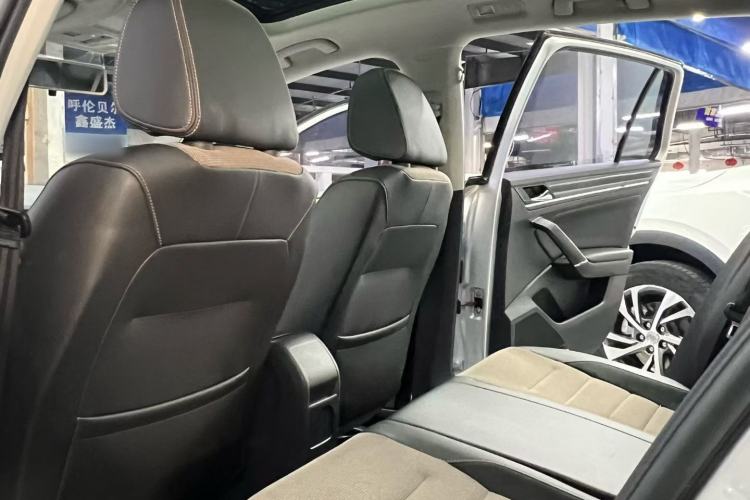Used Volkswagen C-TREK 2017 230TSI DSG Comfort Version Interior 2