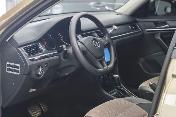 Used Volkswagen C-TREK 2017 230TSI DSG Comfort Version Interior 5