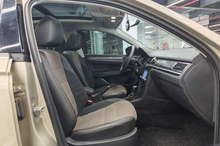 Used Volkswagen C-TREK 2017 230TSI DSG Comfort Version Interior 7