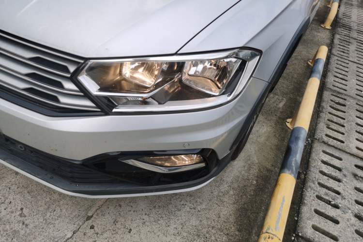 Used Volkswagen C-TREK 2017 1.6L Manual Luxury Model Left Front Headlight