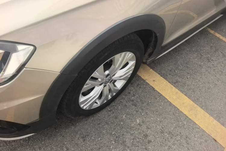 Used Volkswagen C-TREK 2017 1.6L Automatic Comfort Model Left Front Wheel Hub