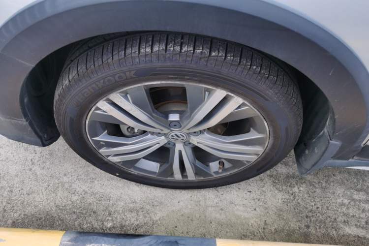 Used Volkswagen C-TREK 2017 1.6L Manual Luxury Model Left Front Wheel Hub