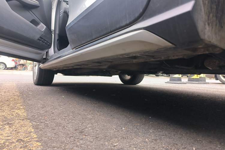 Used Volkswagen C-TREK 2017 1.6L Automatic Comfort Model Left Side Sill