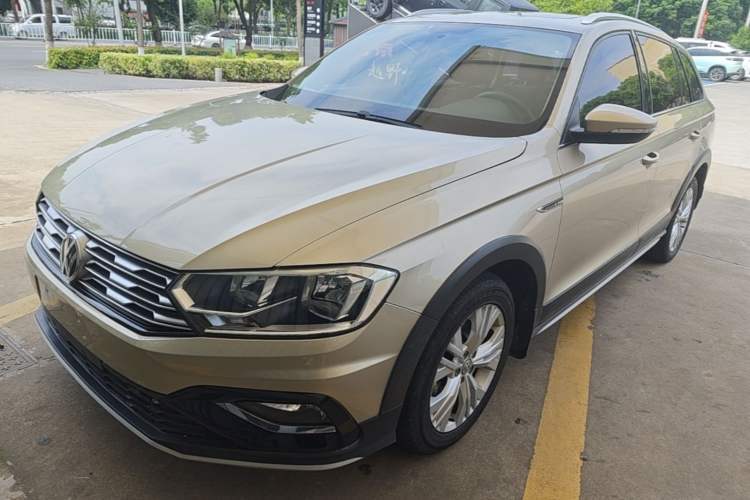Used Volkswagen C-TREK 2017 1.6L Automatic Comfort Model Guazi used car, China used car export, Used car for sale, Used cars, Cheapest cars for sale