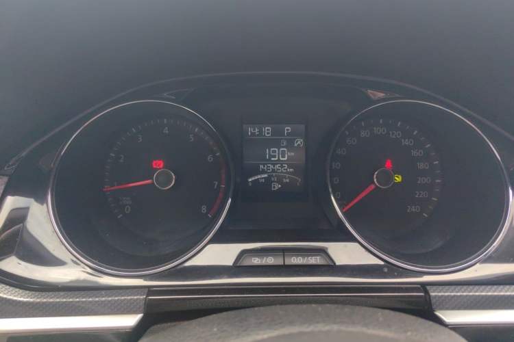 Used Volkswagen C-TREK 2017 230TSI DSG Comfort Version Odometer Close Up
