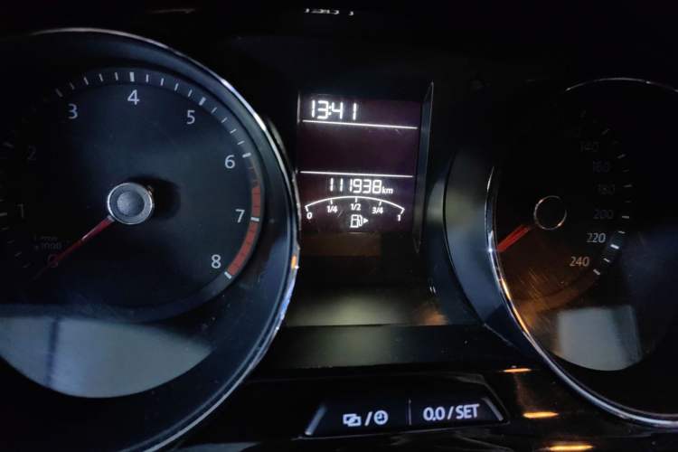 Used Volkswagen C-TREK 2017 230TSI DSG Comfort Version Odometer Close Up