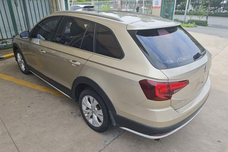 Used Volkswagen C-TREK 2017 1.6L Automatic Comfort Model Rear Left 45 Deg