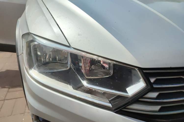Used Volkswagen C-TREK 2017 1.6L Automatic Comfort Model Right Front Headlight