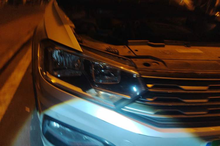 Used Volkswagen C-TREK 2017 230TSI DSG Luxury Model Right Front Headlight