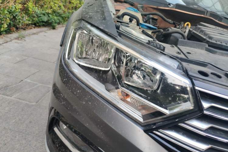Used Volkswagen C-TREK 2017 1.6L Automatic Comfort Model Right Front Headlight