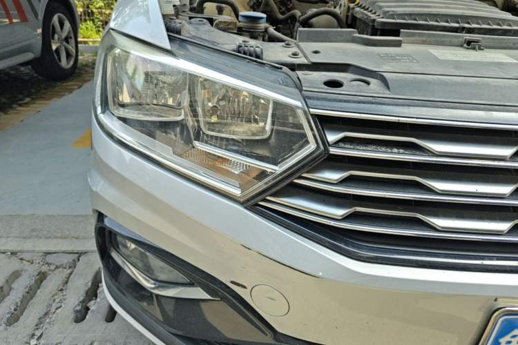 Used Volkswagen C-TREK 2017 1.6L Automatic Comfort Model Right Front Headlight