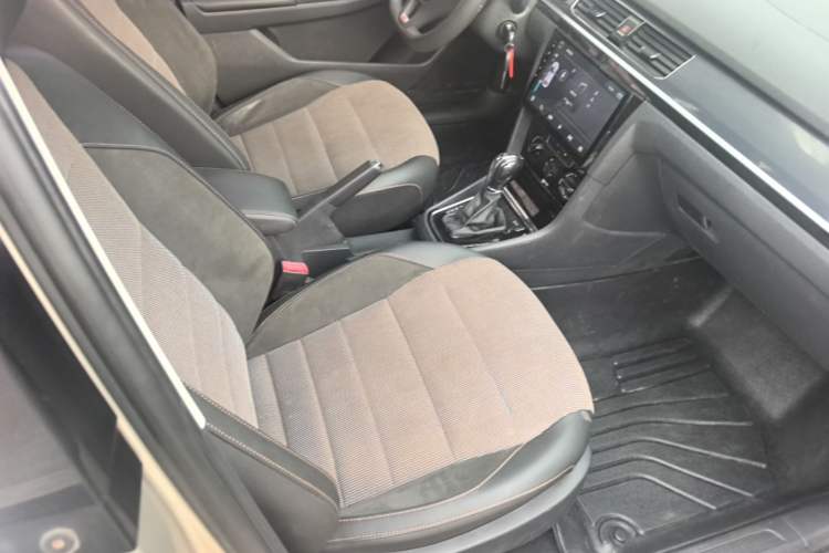 Used Volkswagen C-TREK 2017 1.6L Automatic Comfort Model Right Front Seat