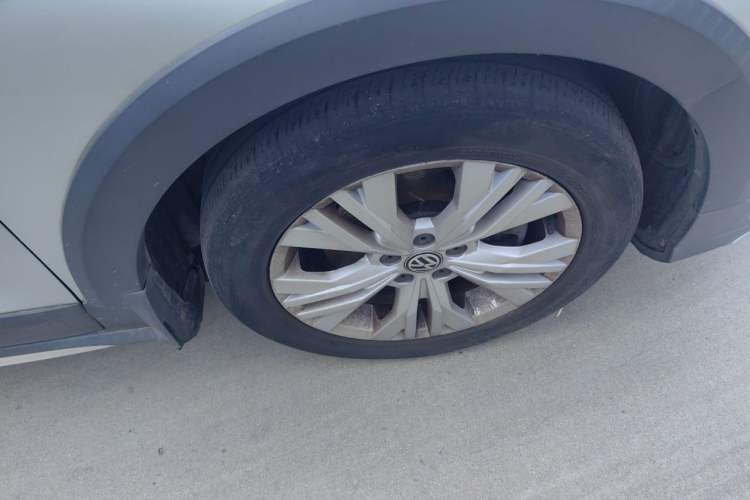 Used Volkswagen C-TREK 2017 230TSI DSG Comfort Version Right Front Wheel Hub