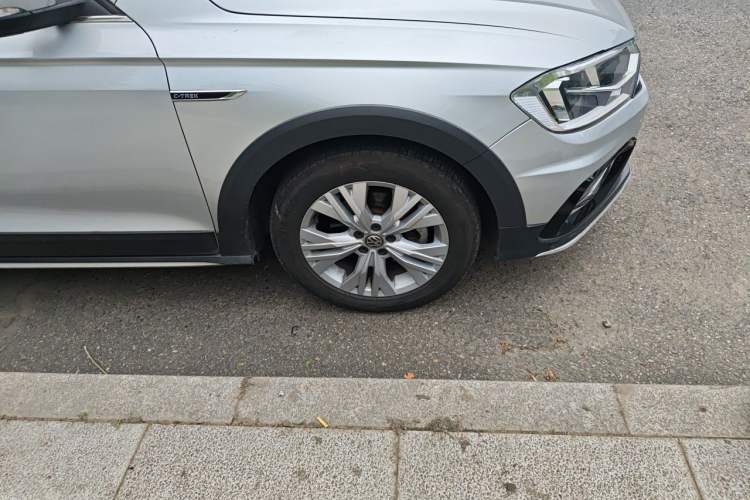 Used Volkswagen C-TREK 2017 1.6L Automatic Comfort Model Right Front Wheel Hub